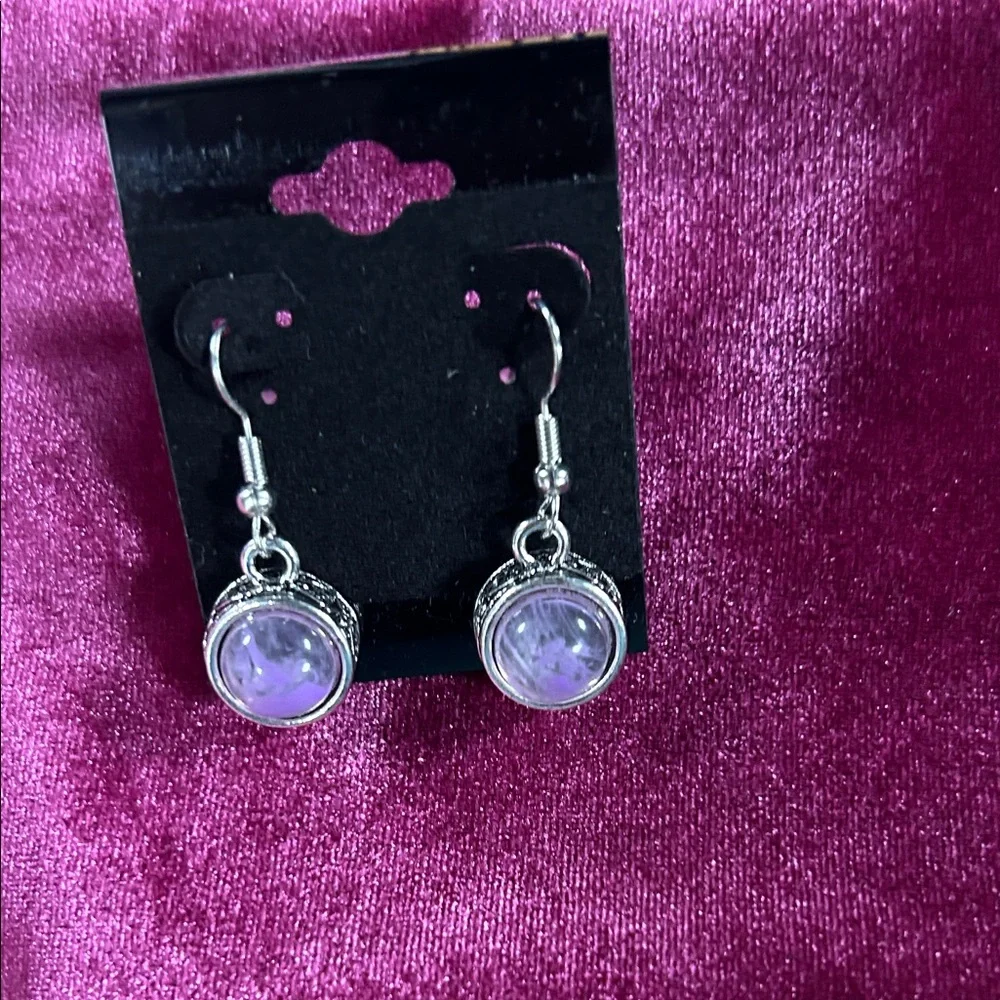 NWOT Elegant Silver and Purple Dangle Earrings - Picture 1 of 2